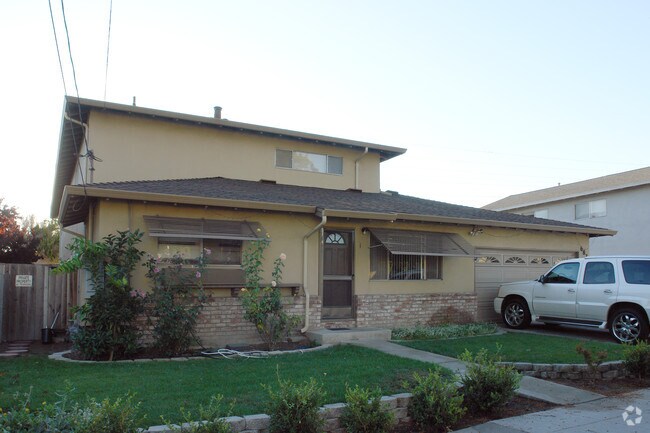 Building Photo - 682 Johanna Ave