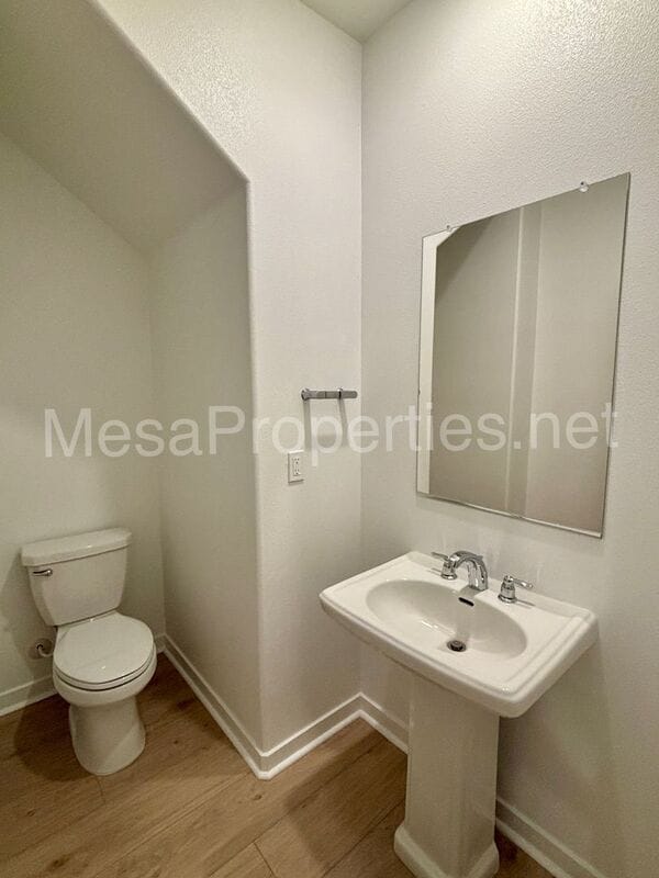 Building Photo - 8407 Gabrielino Ct