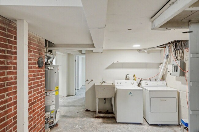 Building Photo - 1470 Capitol St NE
