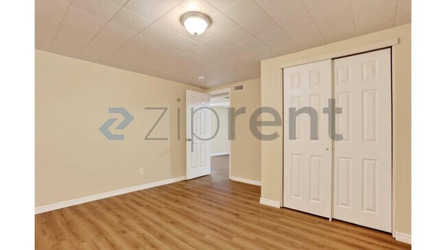 Building Photo - Unit