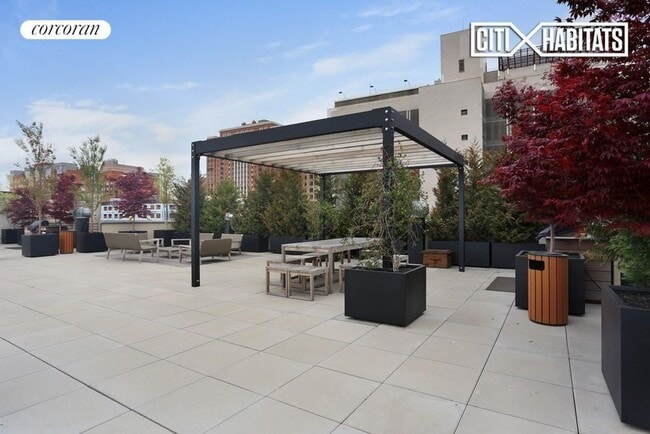 Building Photo - 267 Pacific St