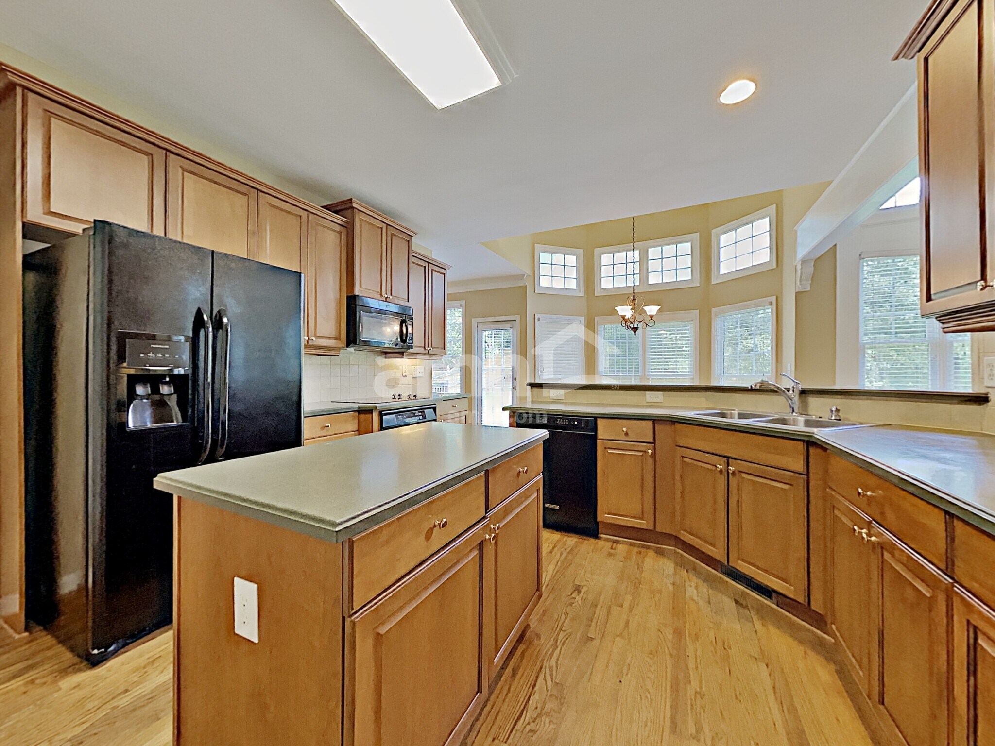 Building Photo - 1758 Crossvale Dr