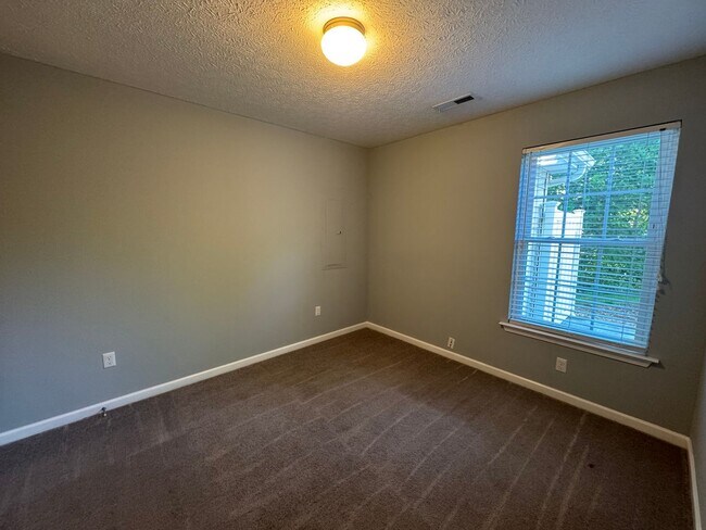 Building Photo - Beautiful 3Bedroom/3Bath Town-Home