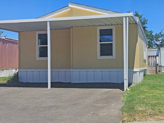 Building Photo - 573 E Sullivan St