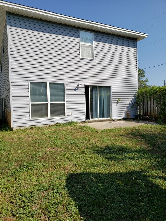 Building Photo - 17 6th Ave