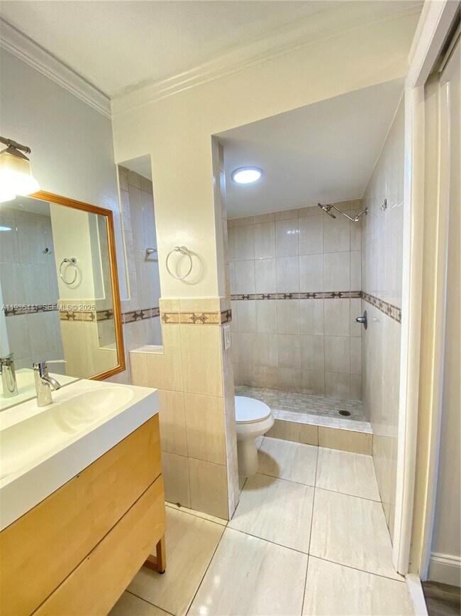 Building Photo - 17051 NE 35th Ave