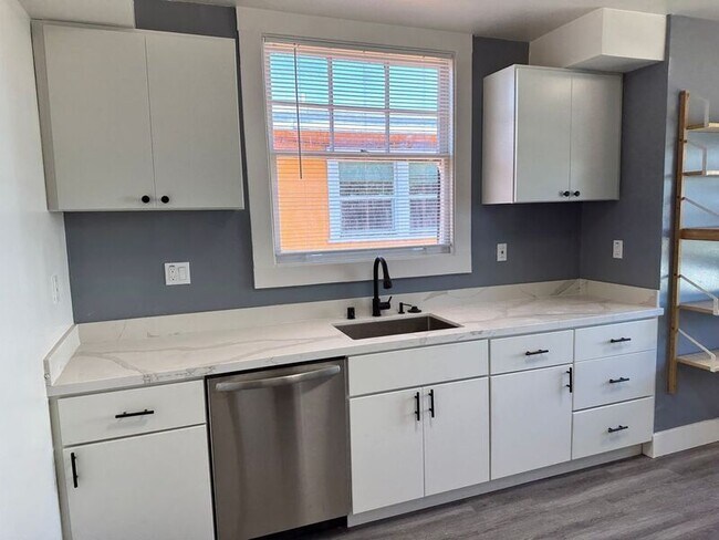 Building Photo - 780 61st St