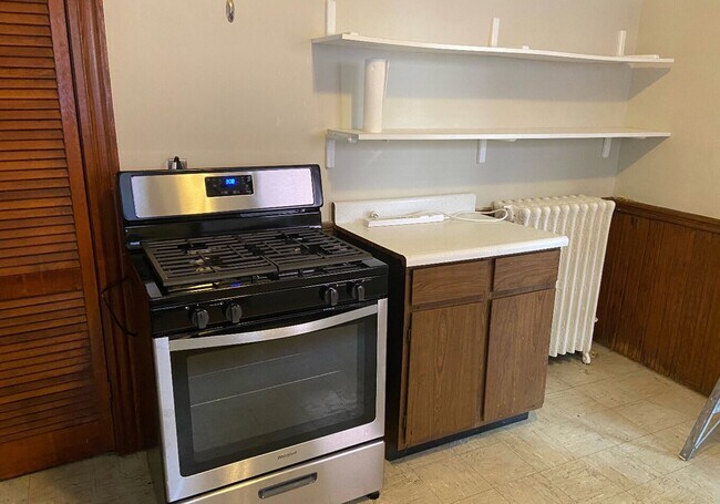 Building Photo - Gorgeous, Spacious Victorian-style Apt w/ ...
