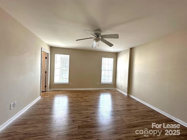 Building Photo - 15683 King Louis Ct