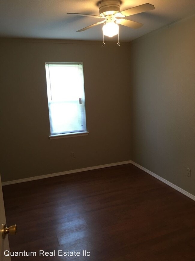 Building Photo - 3 br, 1.5 bath House - 827 W. DENVER STREET