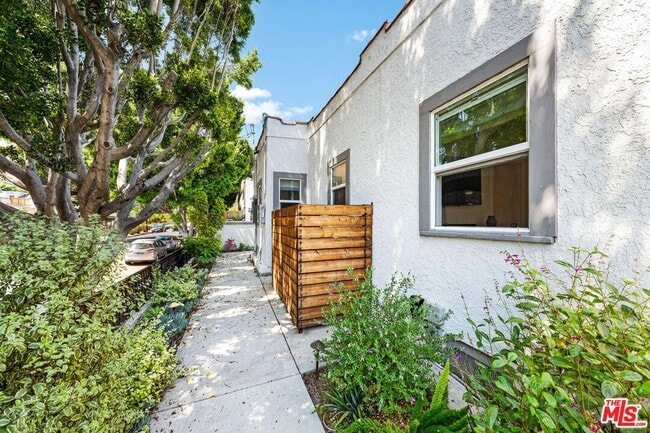 Building Photo - 4047 Camero Ave