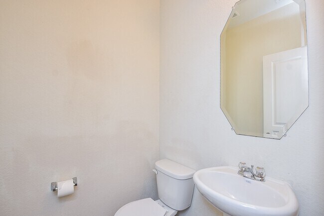 Building Photo - 4407 Champions Landing Dr