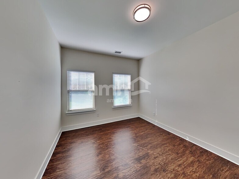 Building Photo - 1065 Adams Haven Bend