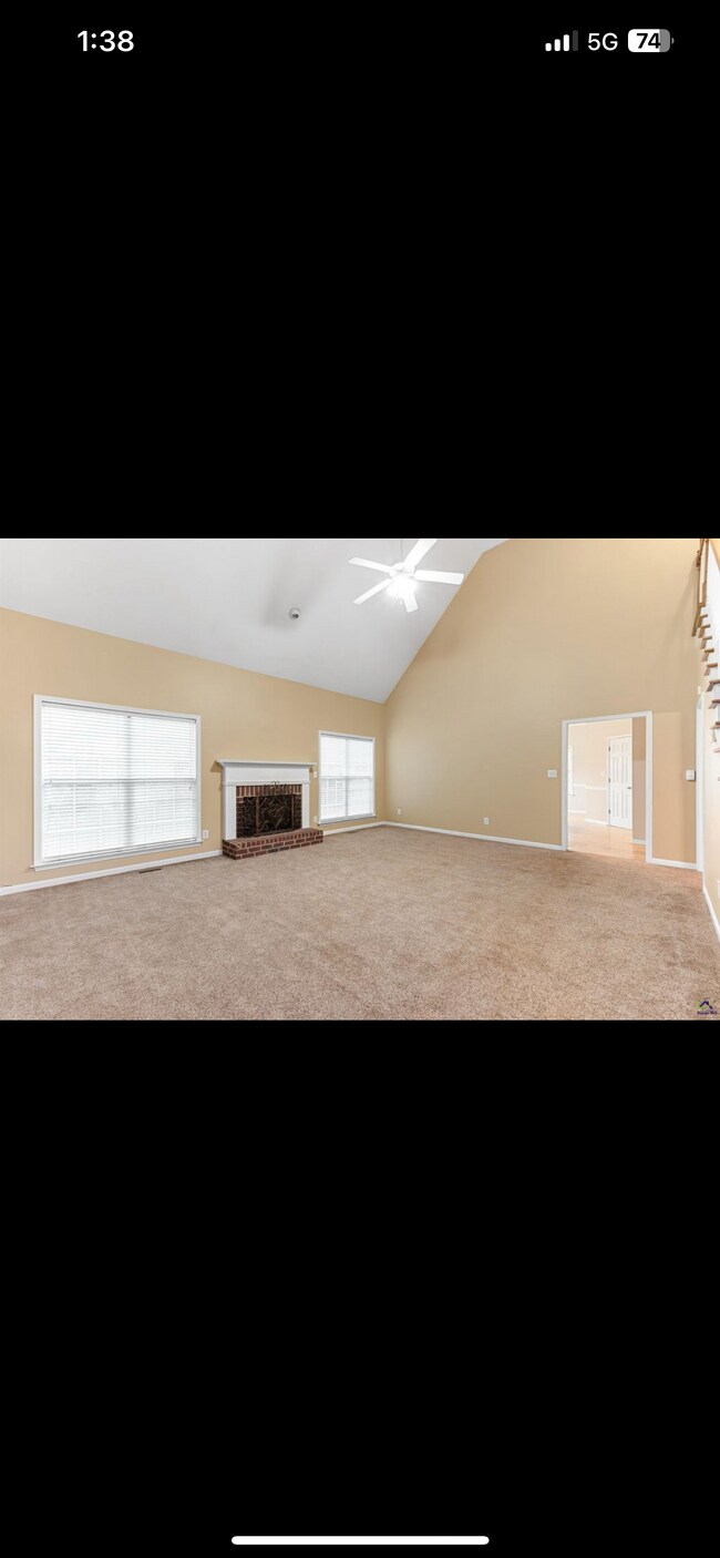 Building Photo - 541 Edgefield Way