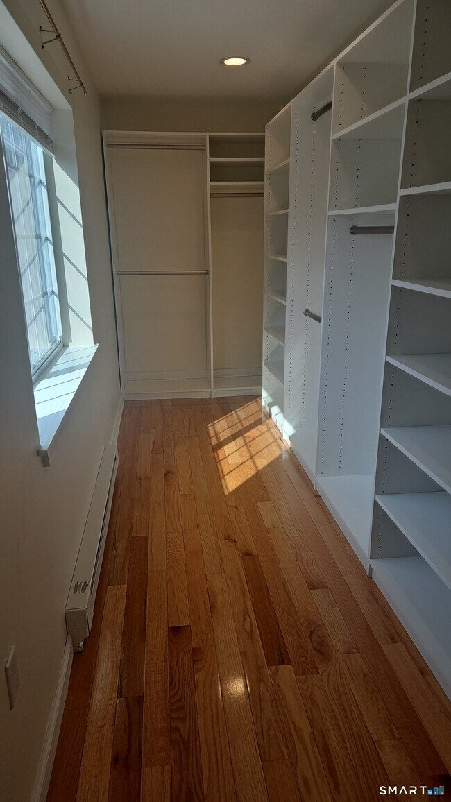 Building Photo - 20 Apple Way