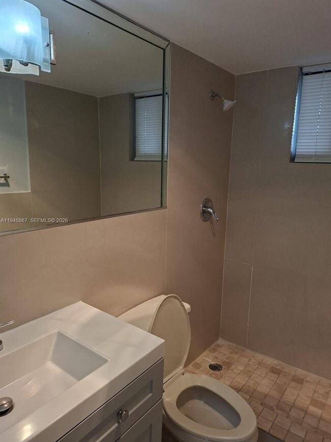 Building Photo - 301 Golden Isles Dr