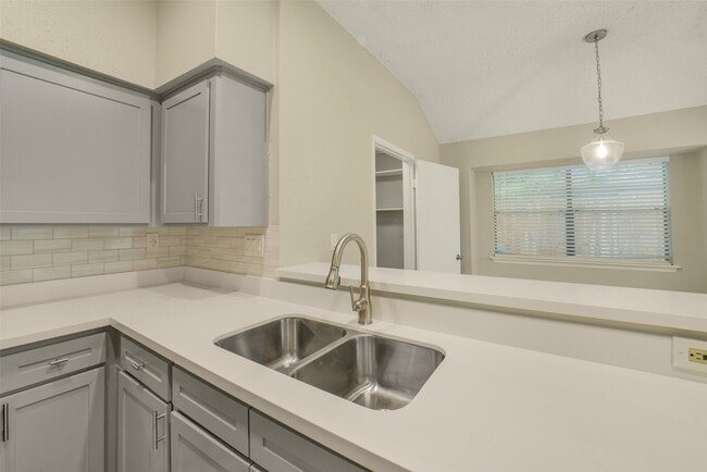 Building Photo - 21211 Park Mt Dr