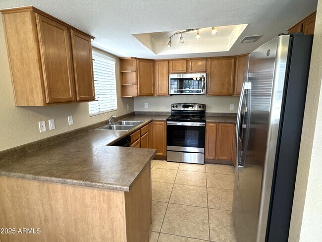 Building Photo - 925 S Longmore