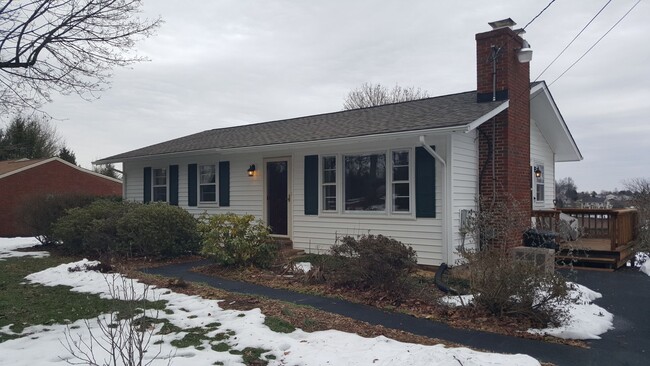 Building Photo - Incredibly well maintained rancher in Monrovia available mid June!
