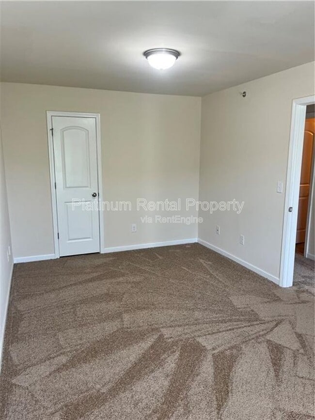 Building Photo - 2056 Belmont Cir NE