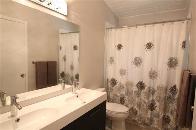 Building Photo - 2950 Ridgelock Ct