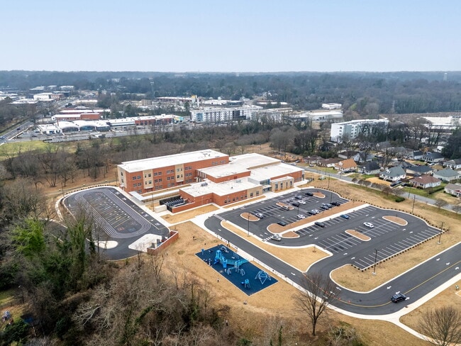 Building Photo - 644 W End Dr