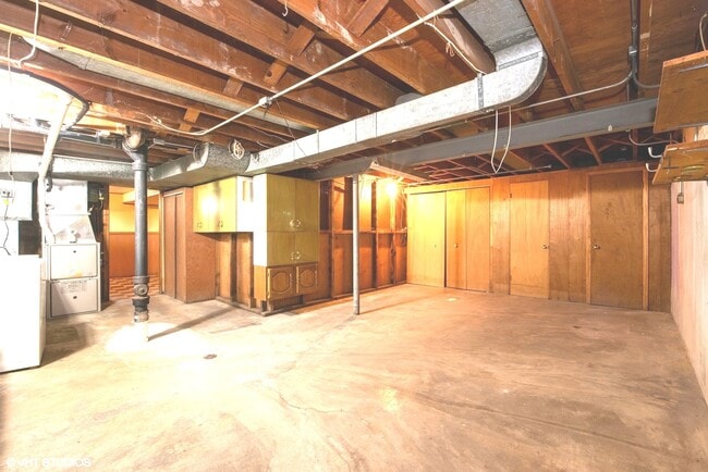 Building Photo - 8223 Washington St