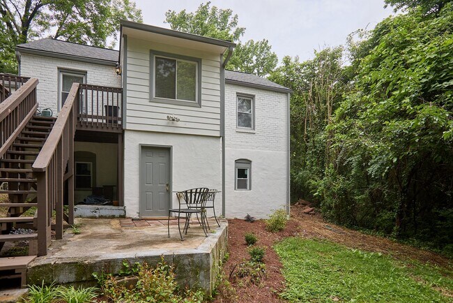 Building Photo - Super cute East Atlanta home with secluded...