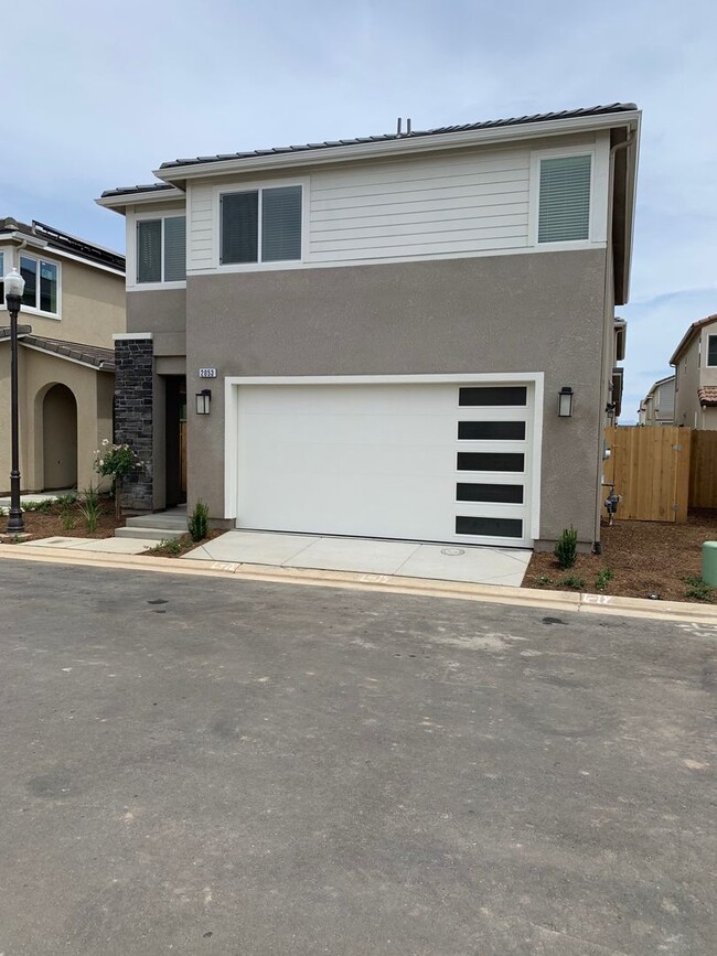Primary Photo - 3 Bed, 2.5 Bath Home in Prime Clovis Herit...