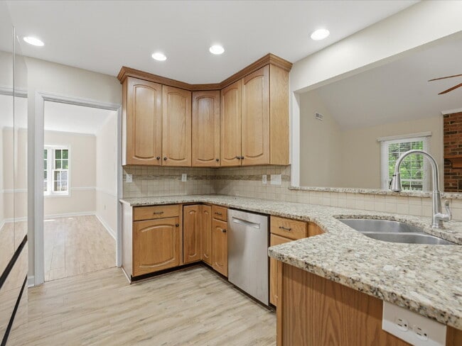 Building Photo - 9437 Fairmead Dr