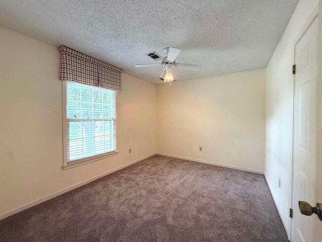 Building Photo - 7849 Meadow Trail Dr