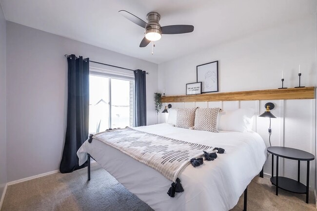 Building Photo - 709 W Vaughn St