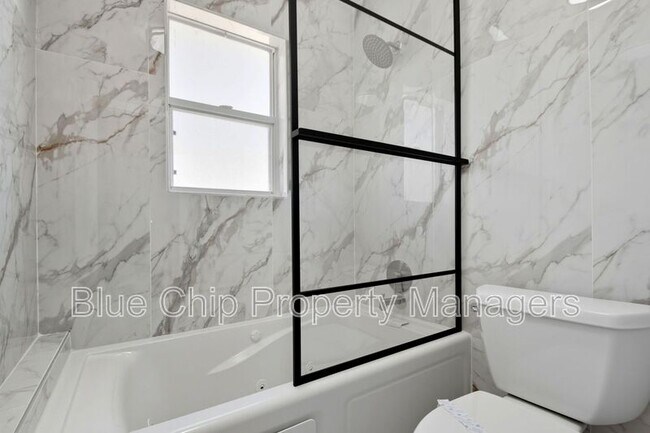 Building Photo - 12630 Lakebrook Dr