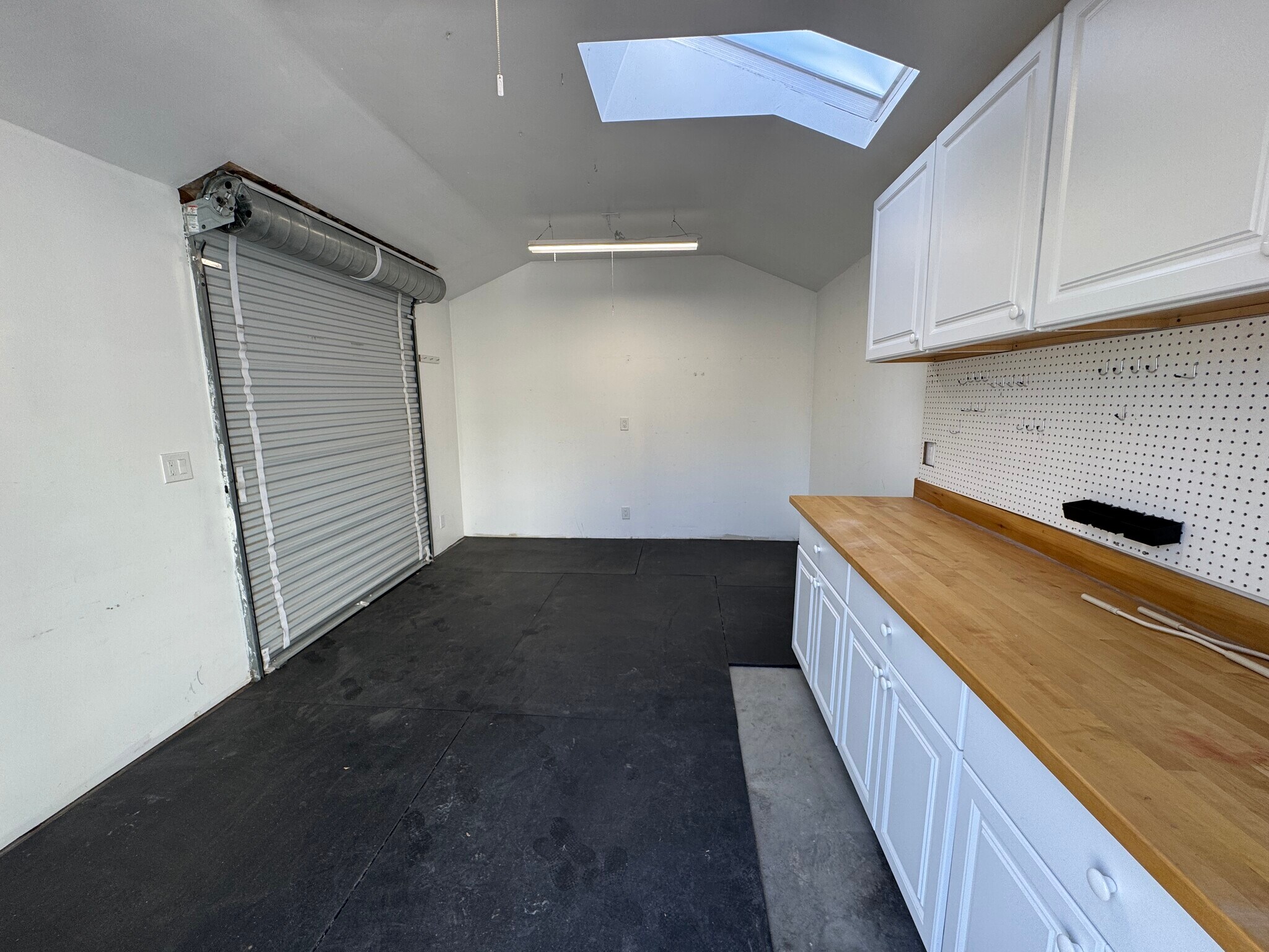 Building Photo - 1121 Calle Tulipan