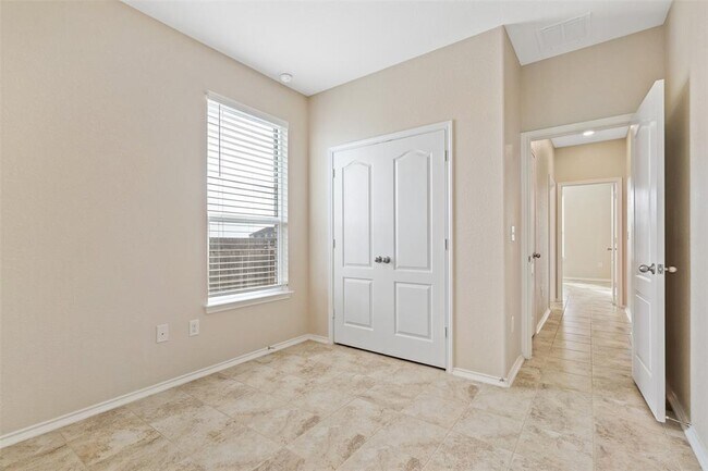 Building Photo - 6300 Carriage Pines Dr