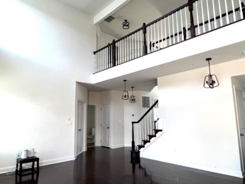 Building Photo - 1402 St Francis Cir