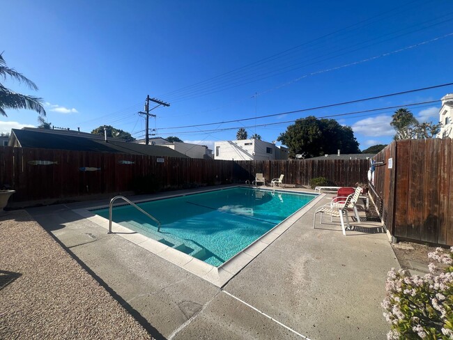 Primary Photo - Newly Renovated 2 Bed 2 Bath Unit in the H...