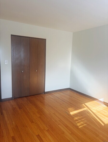 Building Photo - 866 N Milwaukee Ave