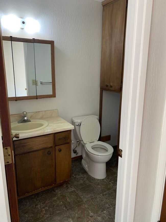 Building Photo - 1132 Hobart St