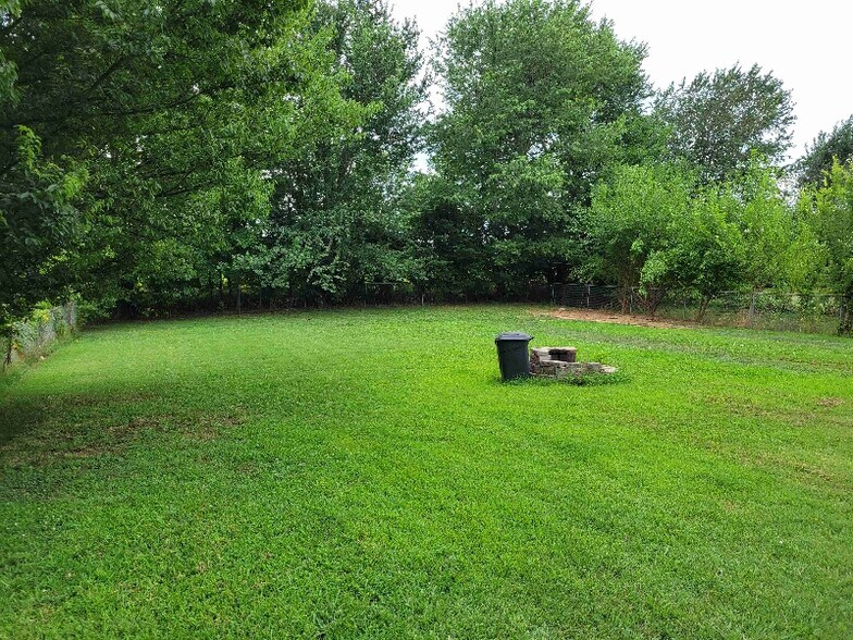 Building Photo - 213 Bumpus Mill Rd