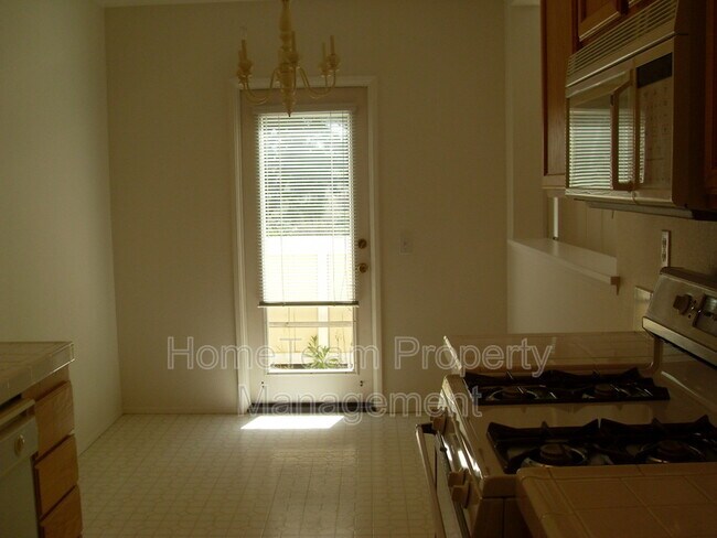 Building Photo - 1390 Callejon Palacios