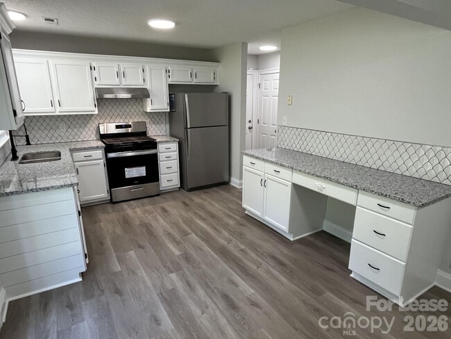 Building Photo - 5637 Hedgecrest Pl