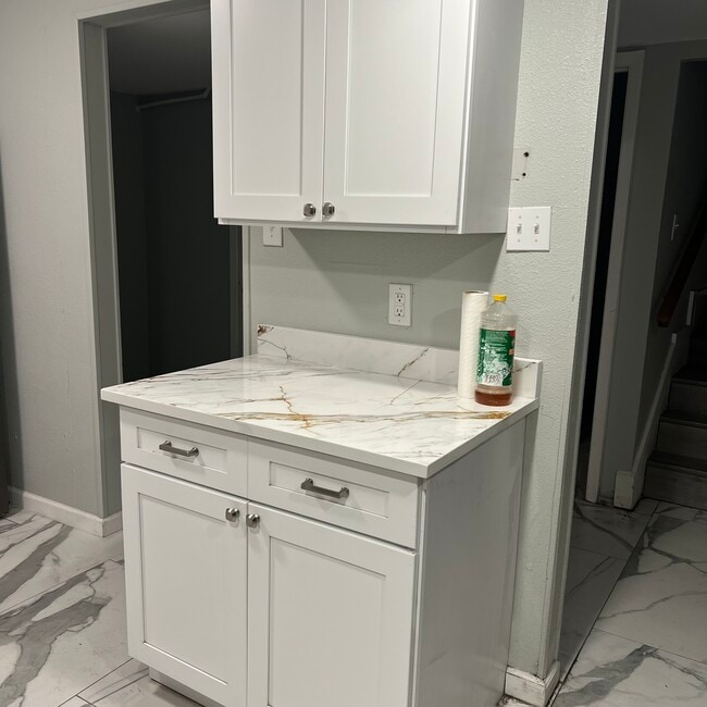 Building Photo - 510 W Byrd Blvd