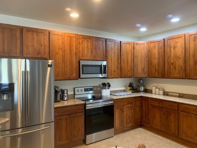 Building Photo - 2803 Kansas Dr