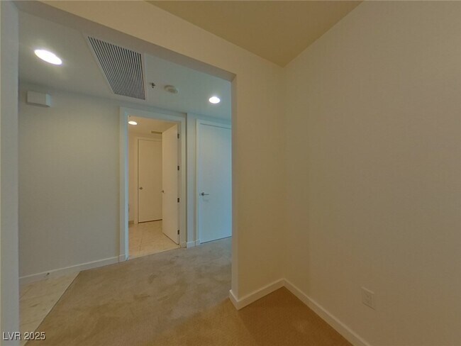 Building Photo - 4525 Dean Martin Dr