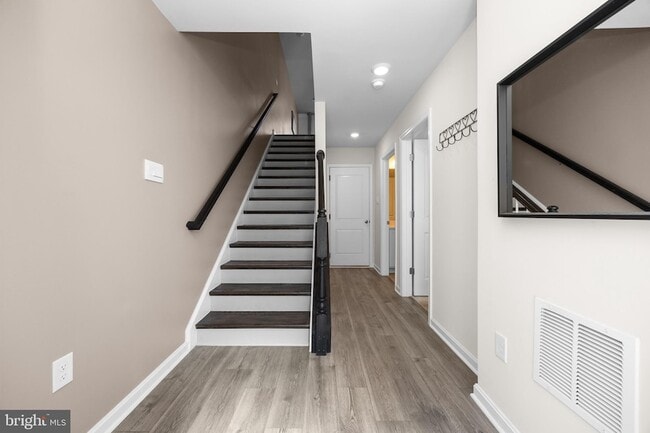 Building Photo - 813 Bond St