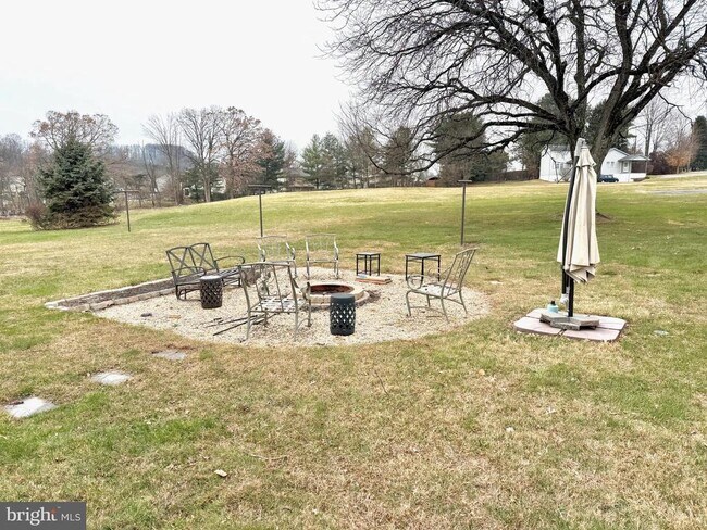 Building Photo - 911 Grings Hill Rd