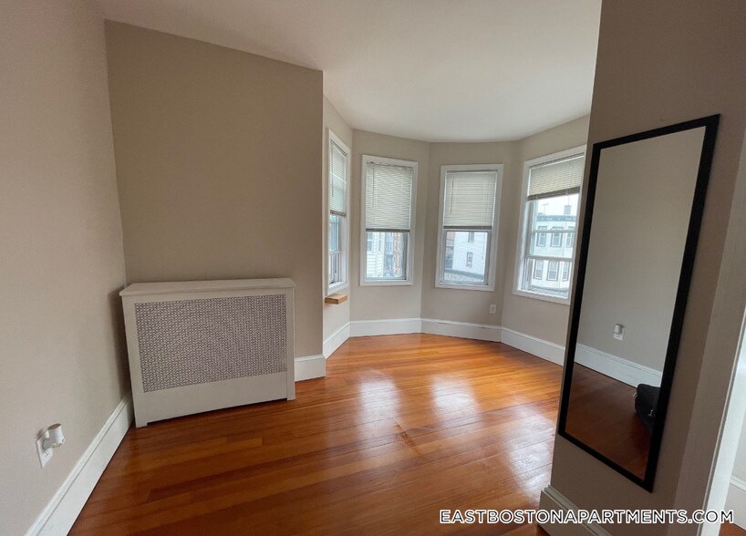 Building Photo - 241 Maverick St