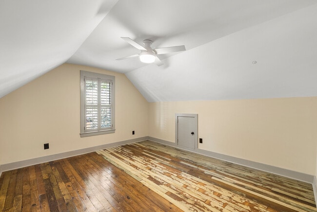 Building Photo - 479 W Park St