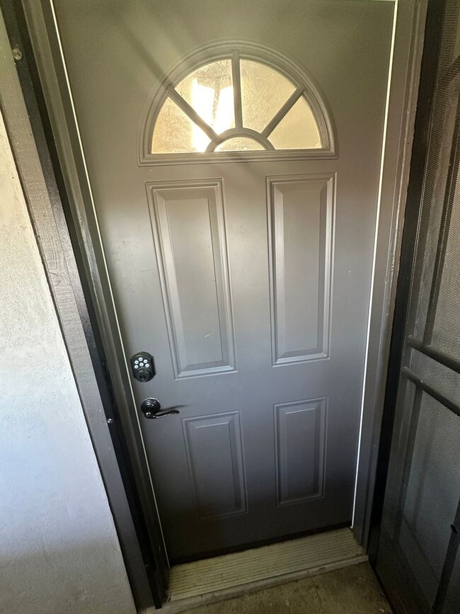 Building Photo - 215 Tahoe Ave